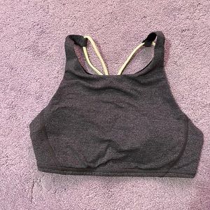 High neck sports bra